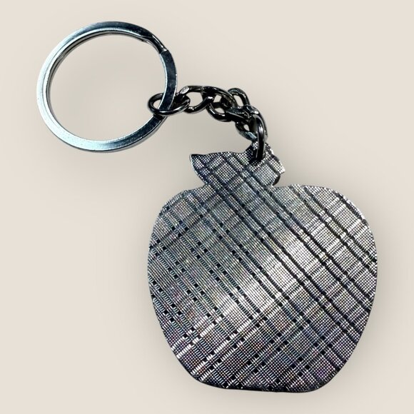 I ❤️ NY Souvenir Apple Keychain With Statue Of Liberty & Skyline Design - Picture 2 of 2